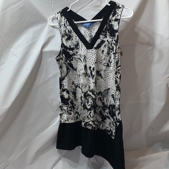Simply Vera by Vera Wang White and Black Print with Black Trim Tank top Size M - Picture 1 of 6